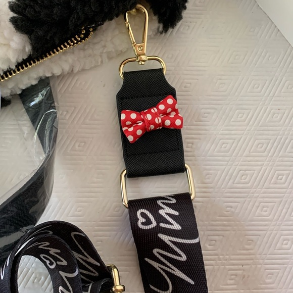 Loungefly x Disney Minnie Rocks the Dots Sherpa Bag - Picture 10 of 16